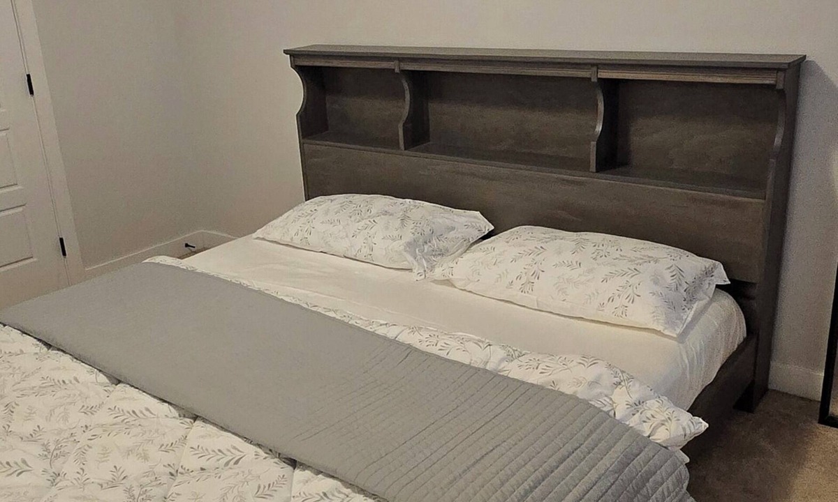 Winnipeg House | Cozy home high speed wifi and free parking