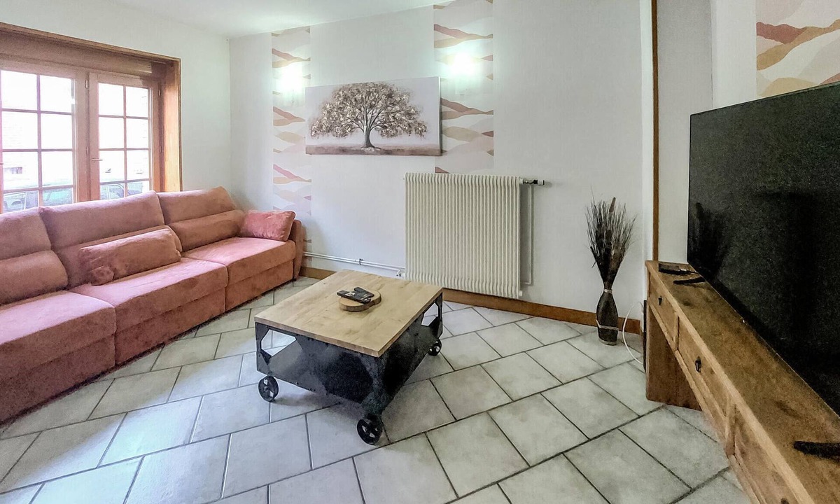 Grand-Fort-Philippe House | Cozy home in Grand-Fort-Philippe with WiFi
