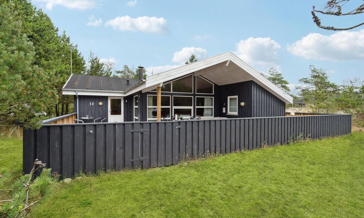 Skram House | Cozy home in ålbæk with sauna