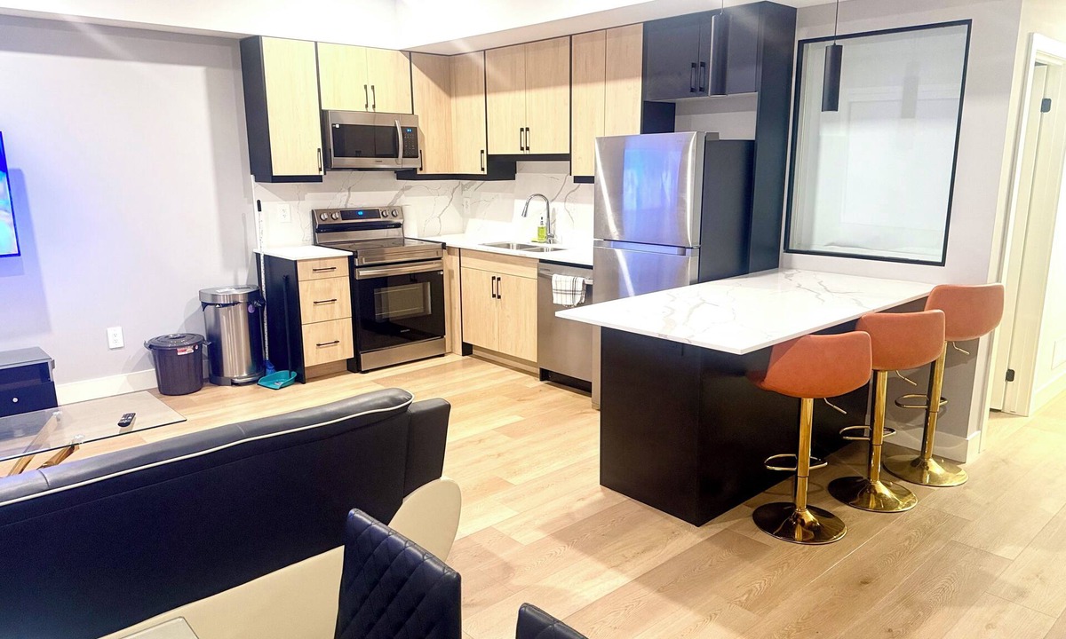 London Condo | Cozy home in a stylish Modern Townhouse with private washroom - 3 bed 3 bath