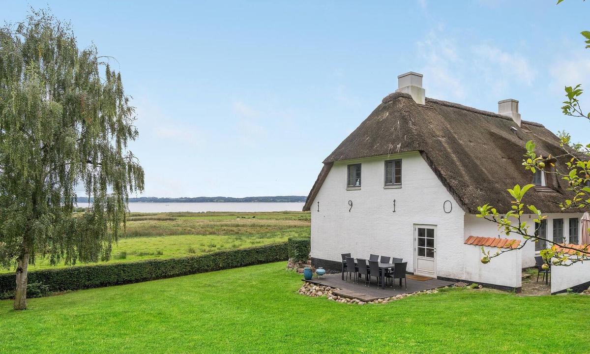 Aabenraa House | Cozy home in Aabenraa with kitchen