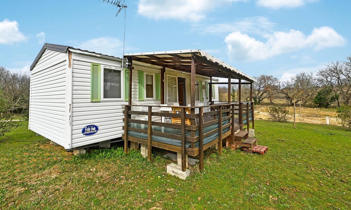 Barjac House | Cozy home in Barjac with swimming pool