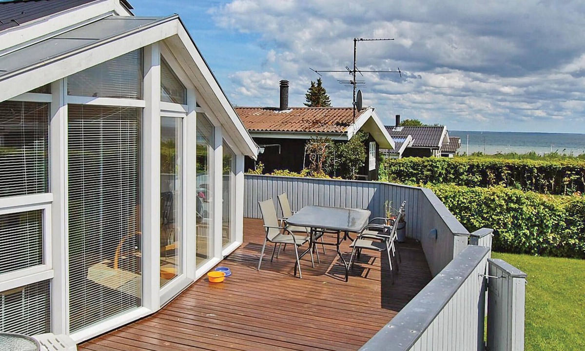 Bjert House | Cozy home in Bjert with house sea view