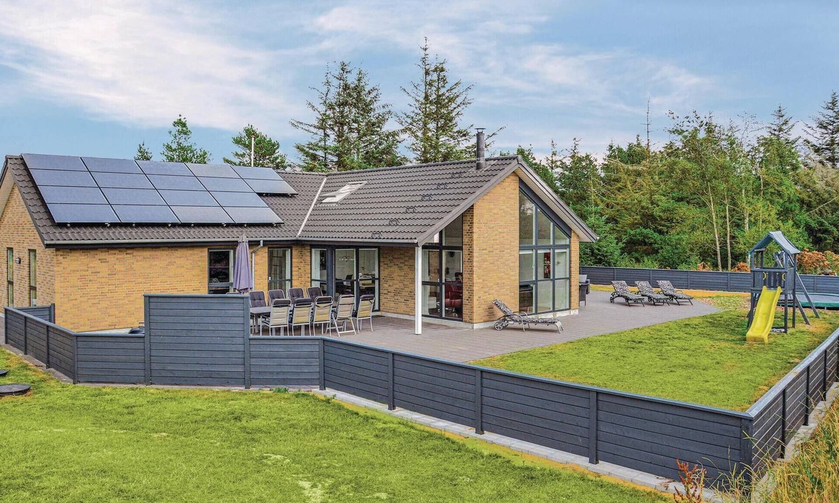 Blavand Strand House | Cozy home in Blåvand with sauna