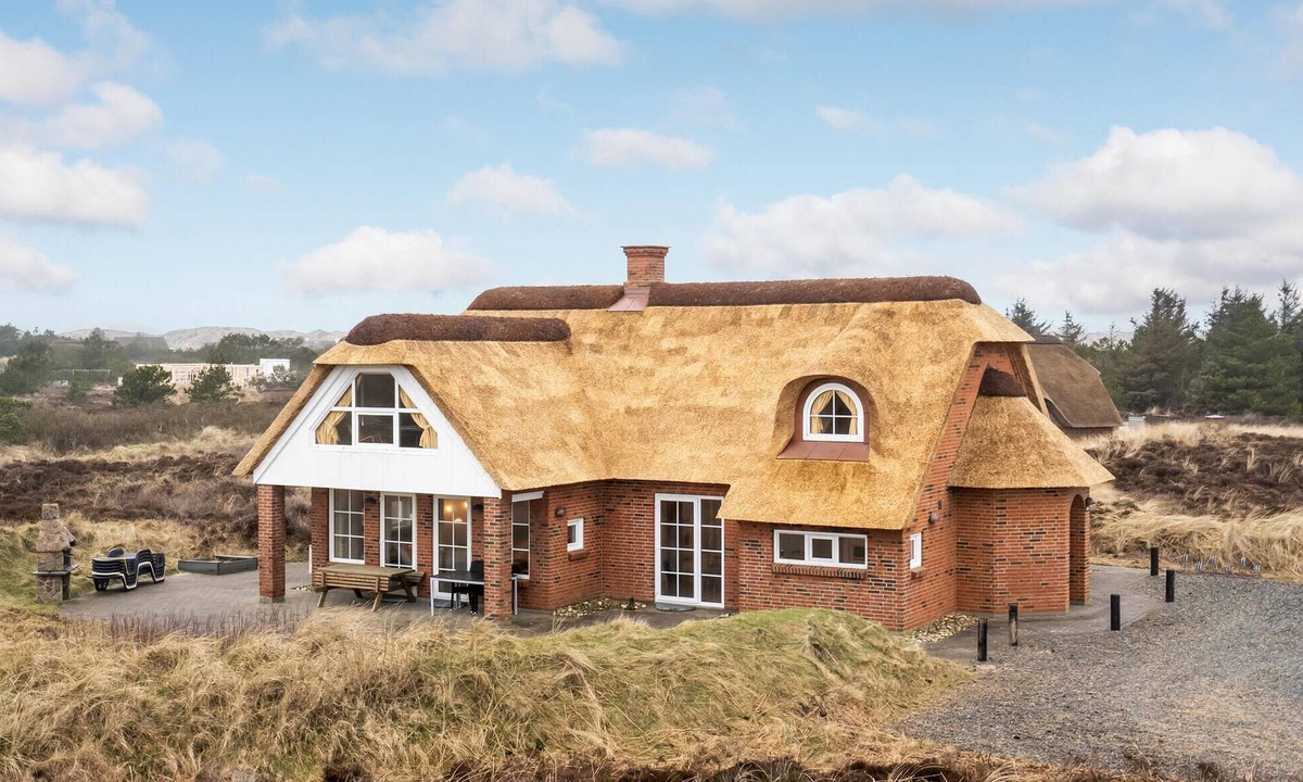 Blavand Strand House | Cozy home in Blåvand with sauna