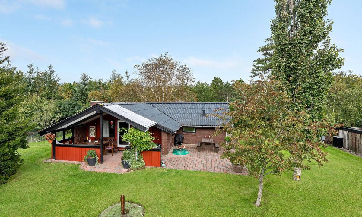 Ho House | Cozy home in Blåvand with kitchen