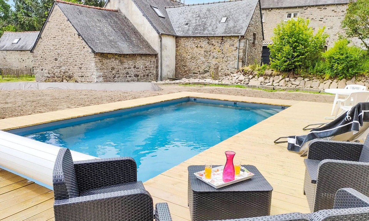Canihuel House | Cozy home in Canihuel with heated swimming pool