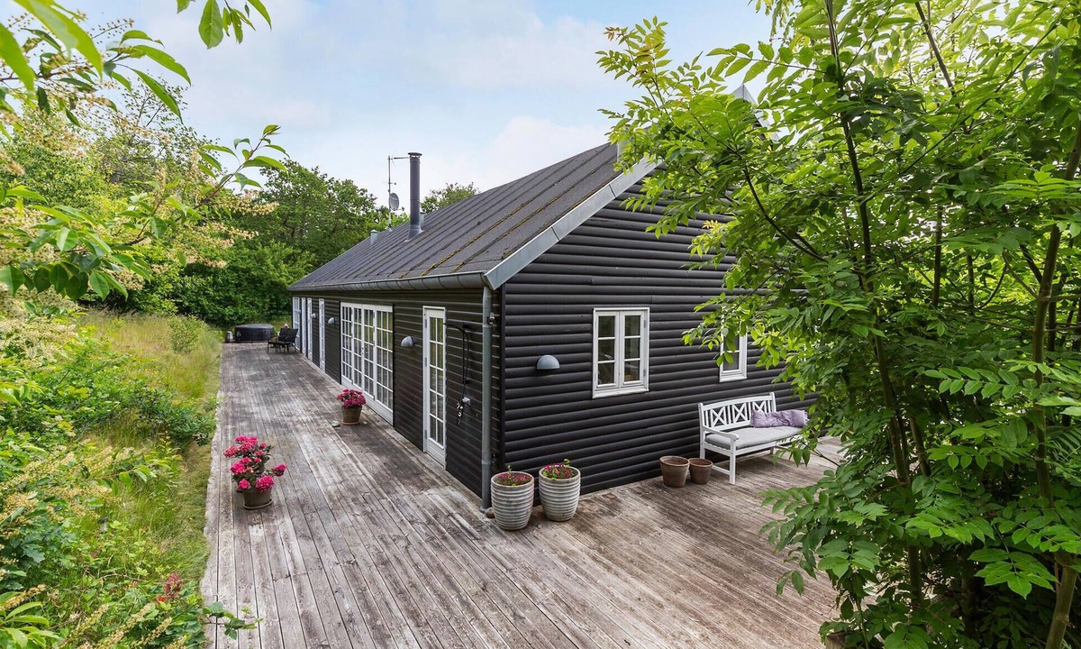 Gilleleje House | Cozy home in Dronningmølle with WiFi