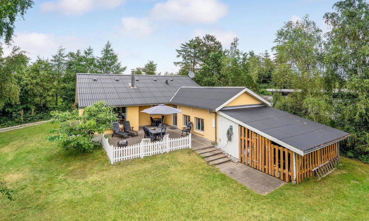 Øer Strand House | Cozy home in Ebeltoft with kitchen