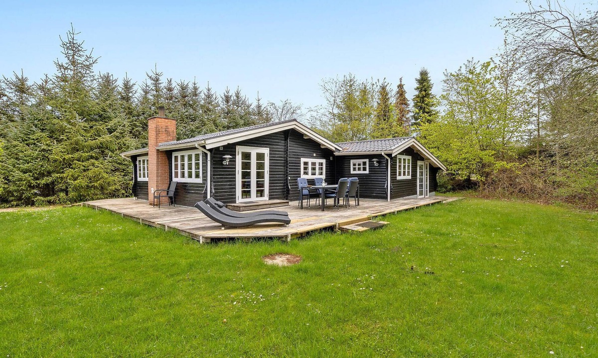 Farvang House | Cozy home in Fårvang with outdoor swimming pool