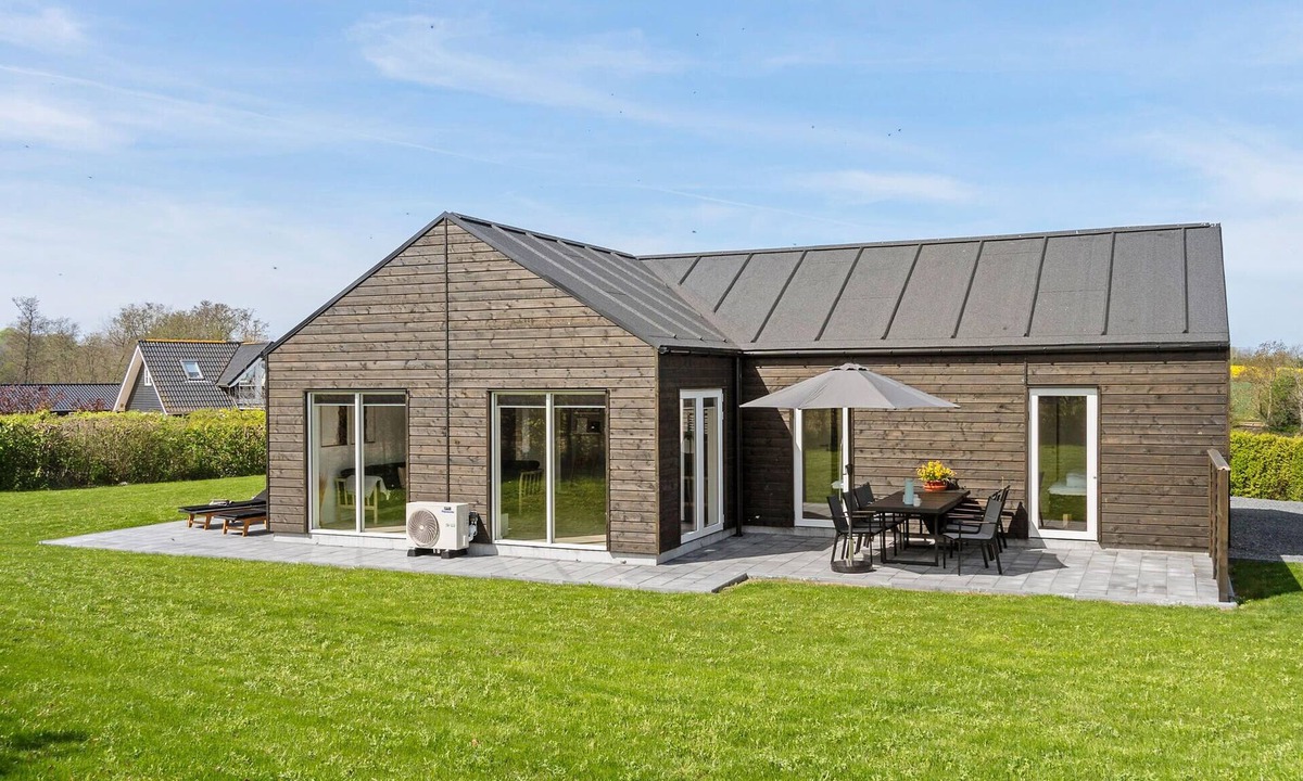 Frørup House | Cozy home in Frørup with jacuzzi
