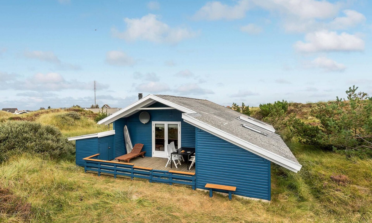 Lild Strand House | Cozy home in Frøstrup with kitchen
