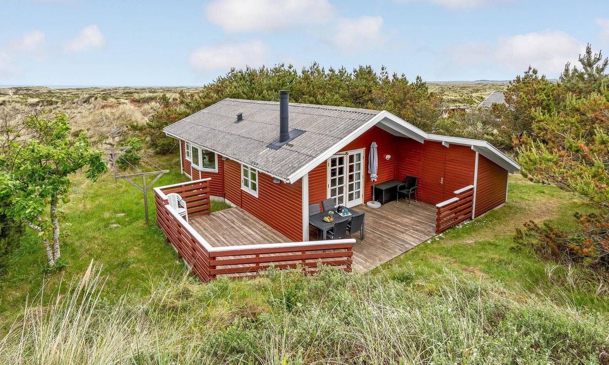 Lild Strand House | Cozy home in Frøstrup with sauna