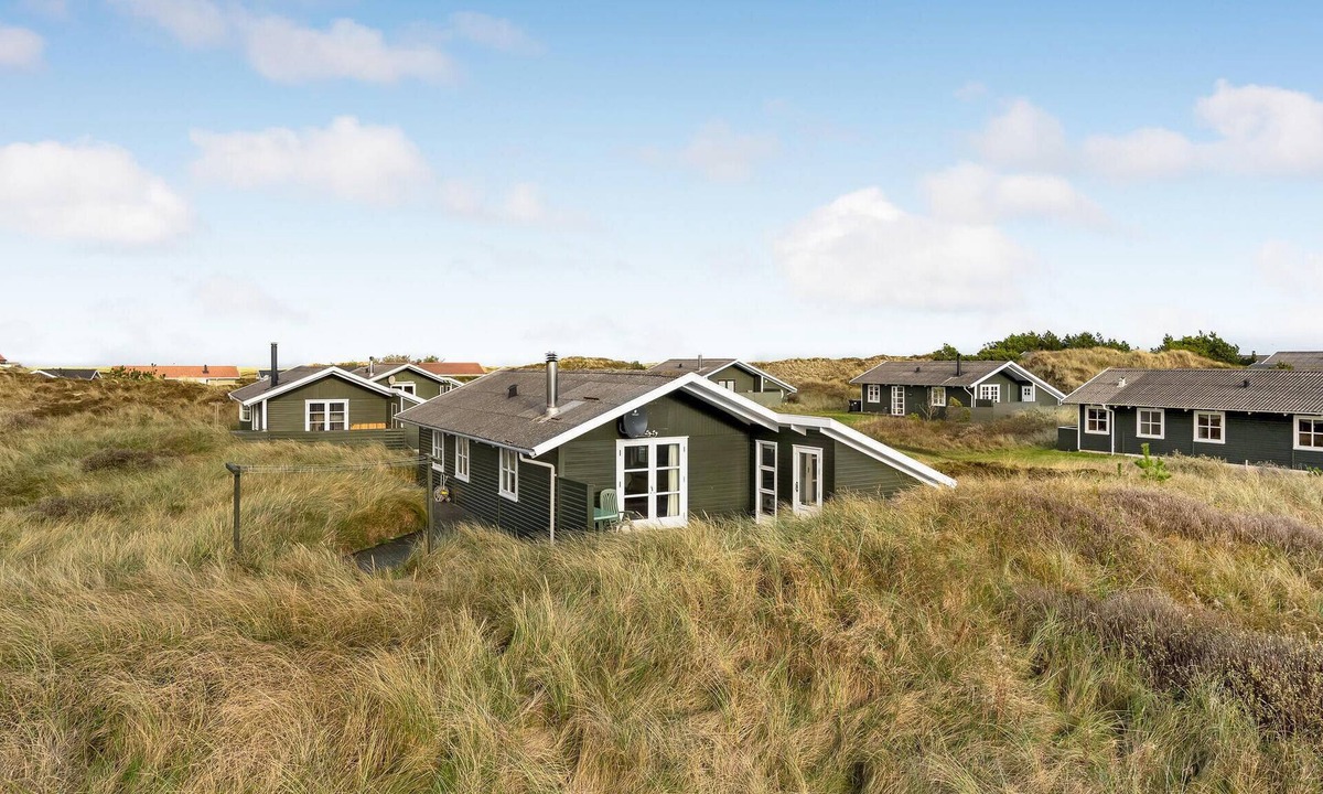 Lild Strand House | Cozy home in Frøstrup with WiFi