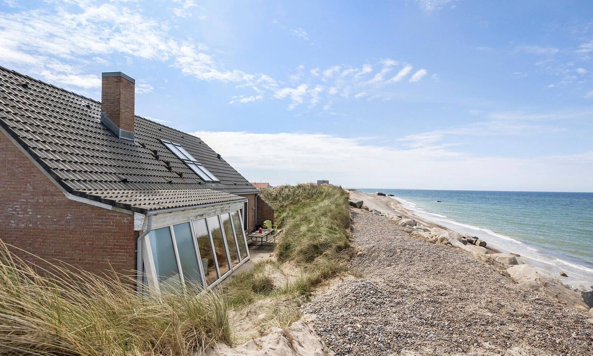 Lild Strand House | Cozy home in Frøstrup with sauna