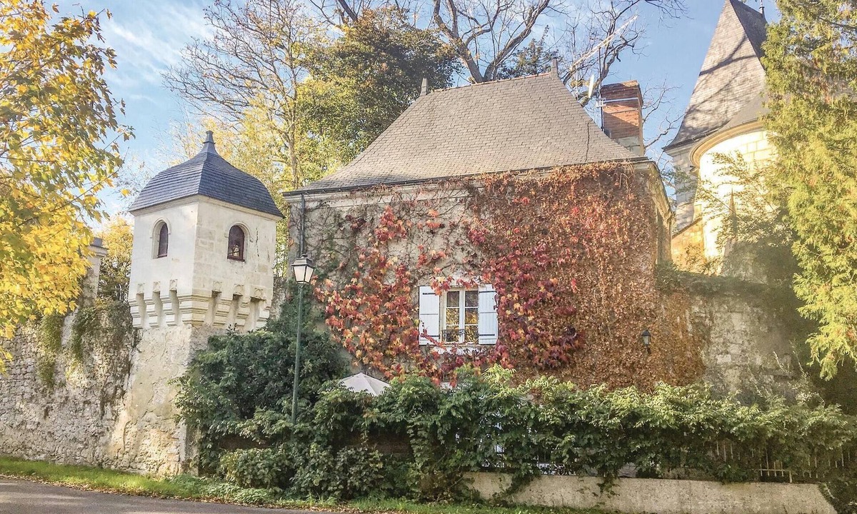 Gennes House | Cozy home in Gennes with kitchen