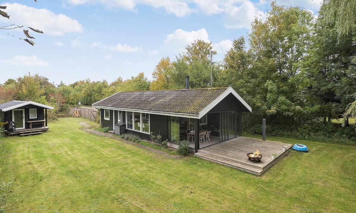 Smidstrup Strand House | Cozy home in Gilleleje with kitchen