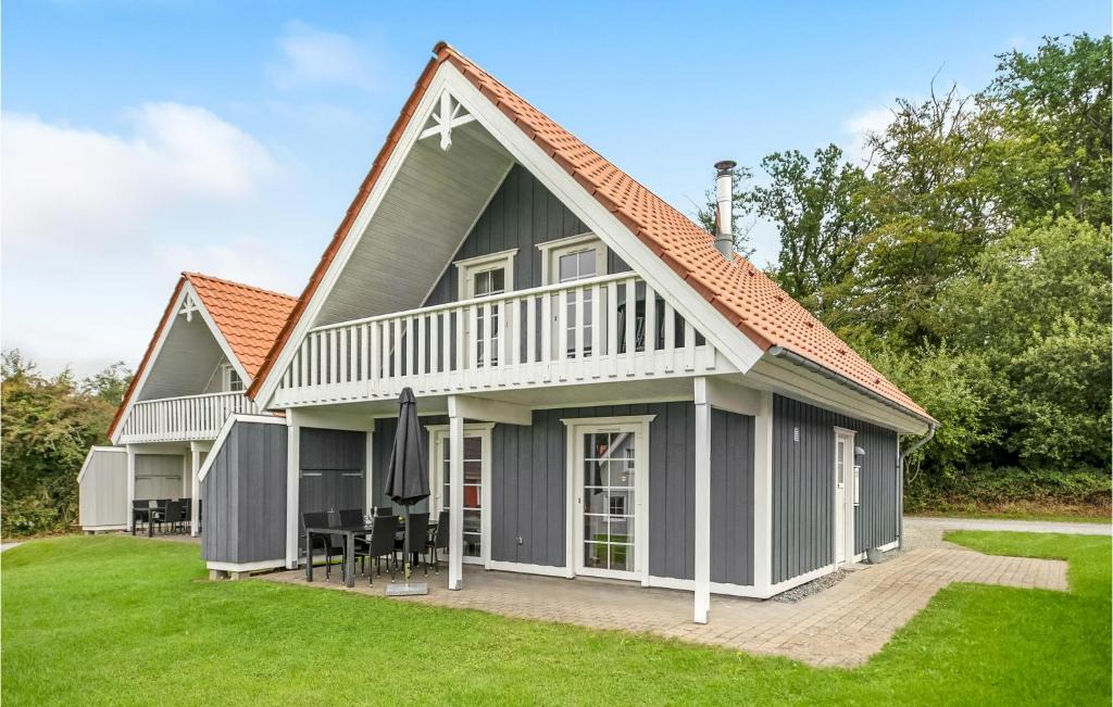 Grasten House | Cozy Home In Gråsten With Kitchen