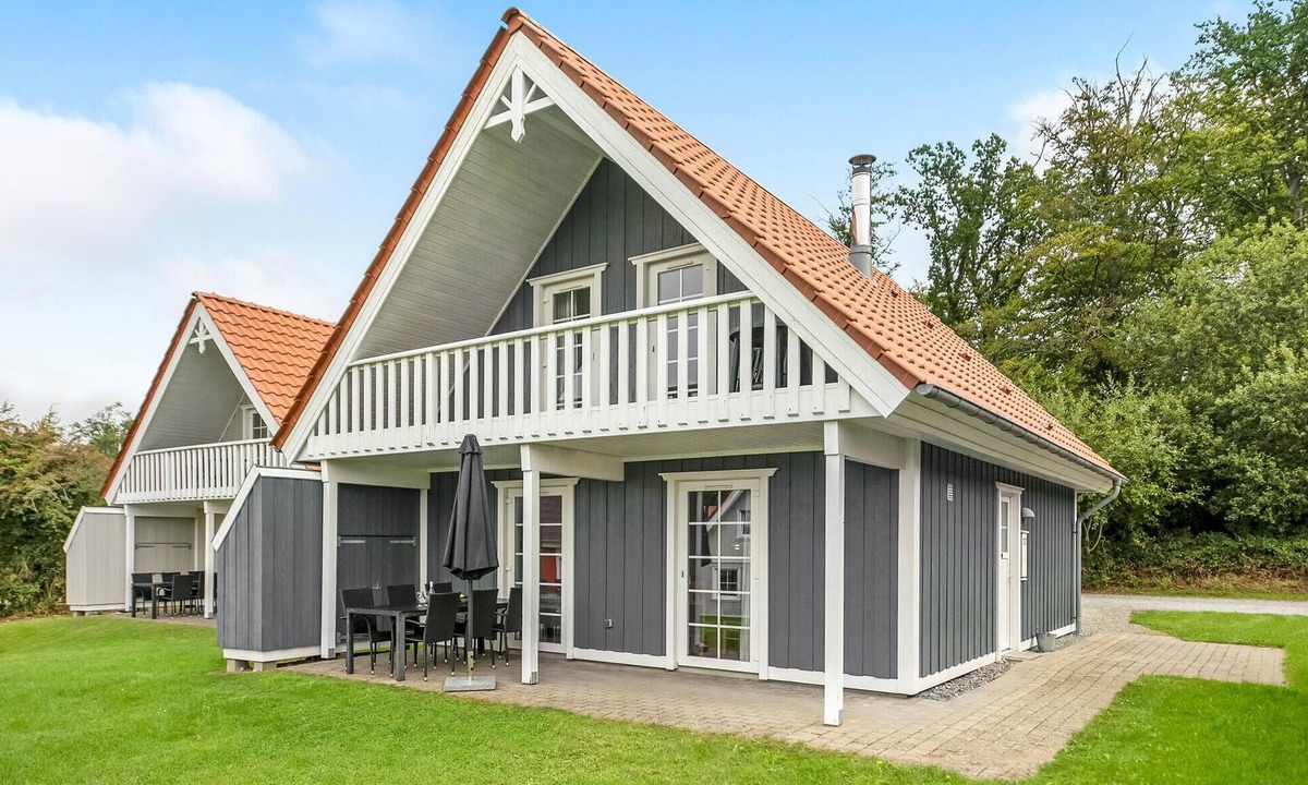 Grasten House | Cozy home in Gråsten with kitchen