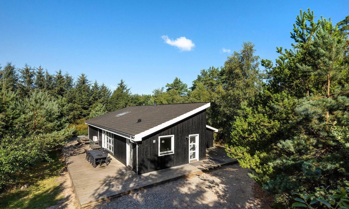 Øster Melholt House | Cozy home in Hals with sauna