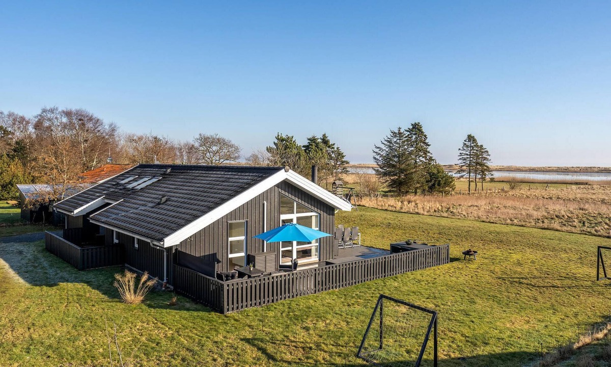 Hou House | Cozy home in Hals with sauna