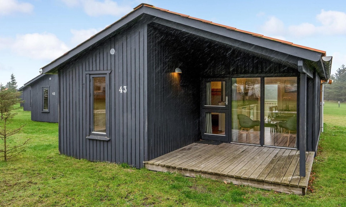 Hanstholm House | Cozy home in Hanstholm with kitchen