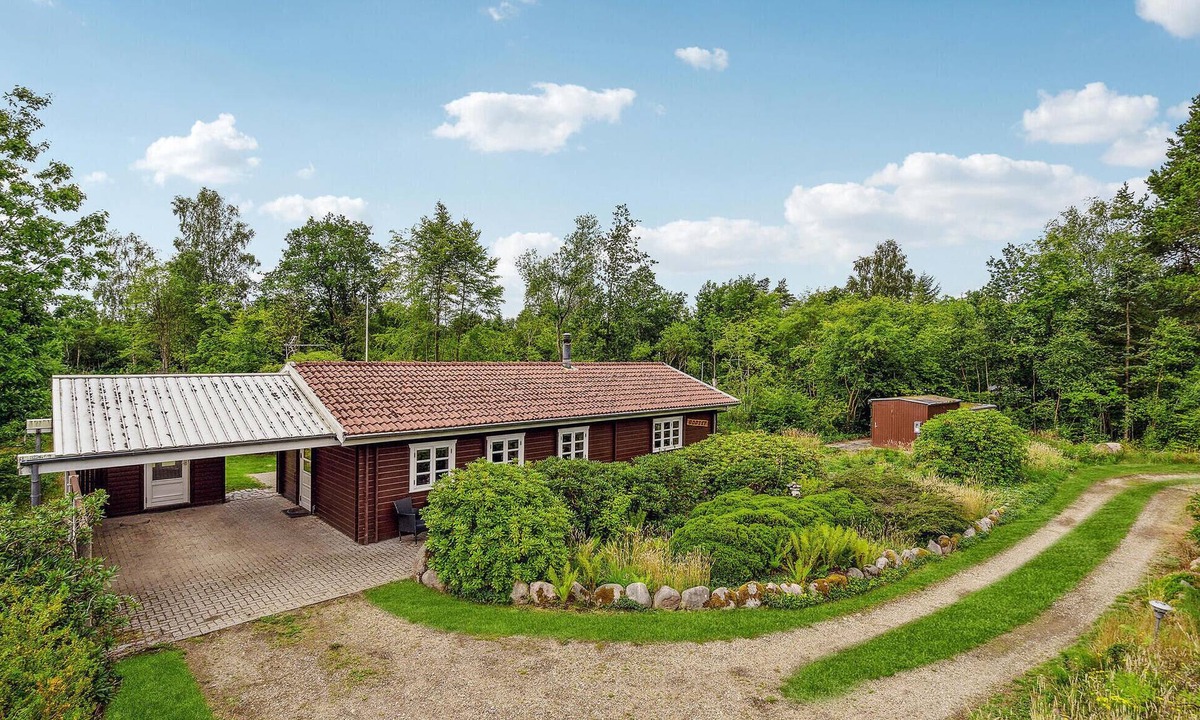 Skovgaarde House | Cozy home in Herning with kitchen