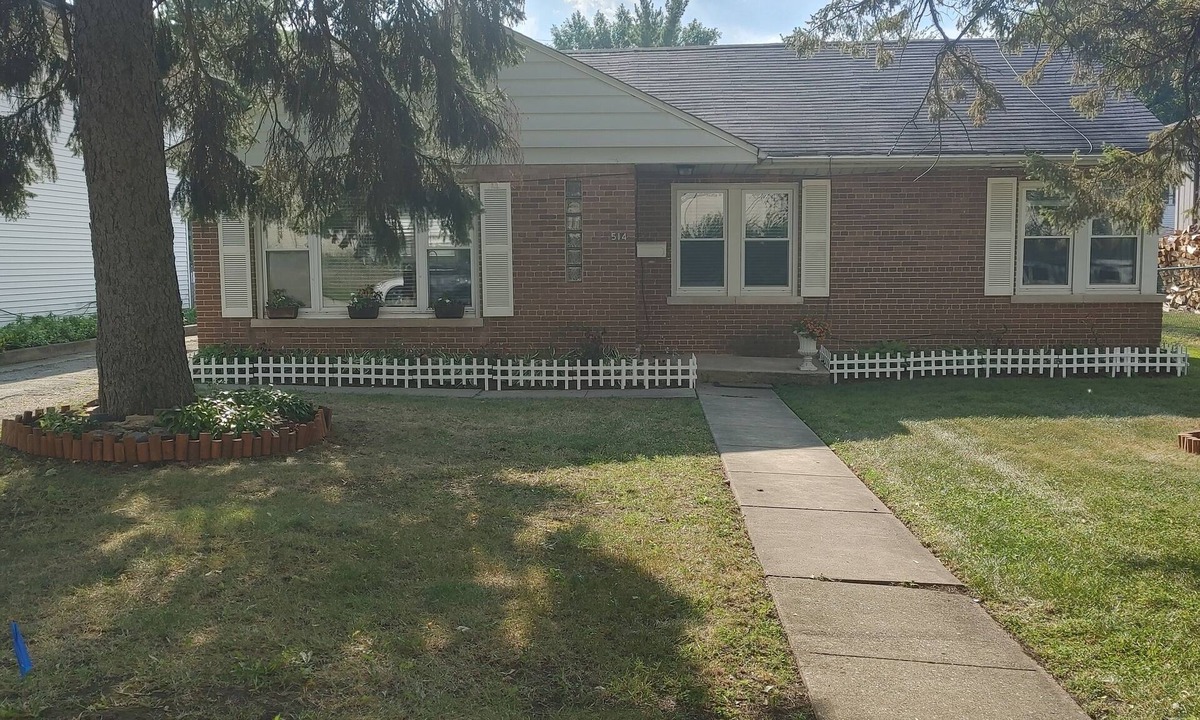 Fullersburg House | Cozy Home in Historic Hinsdale IL 30 minutes from Downtown Chicago