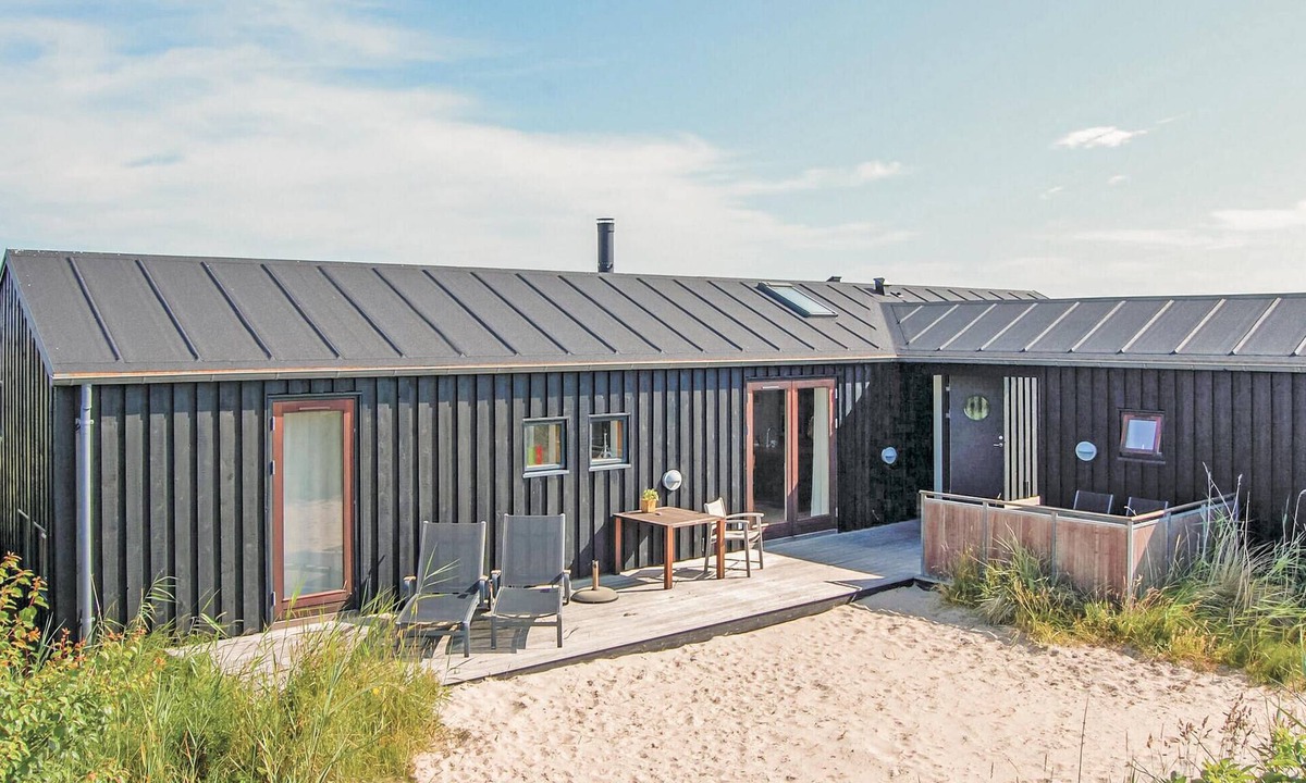 Hjørring House | Cozy home in Hjørring with kitchen