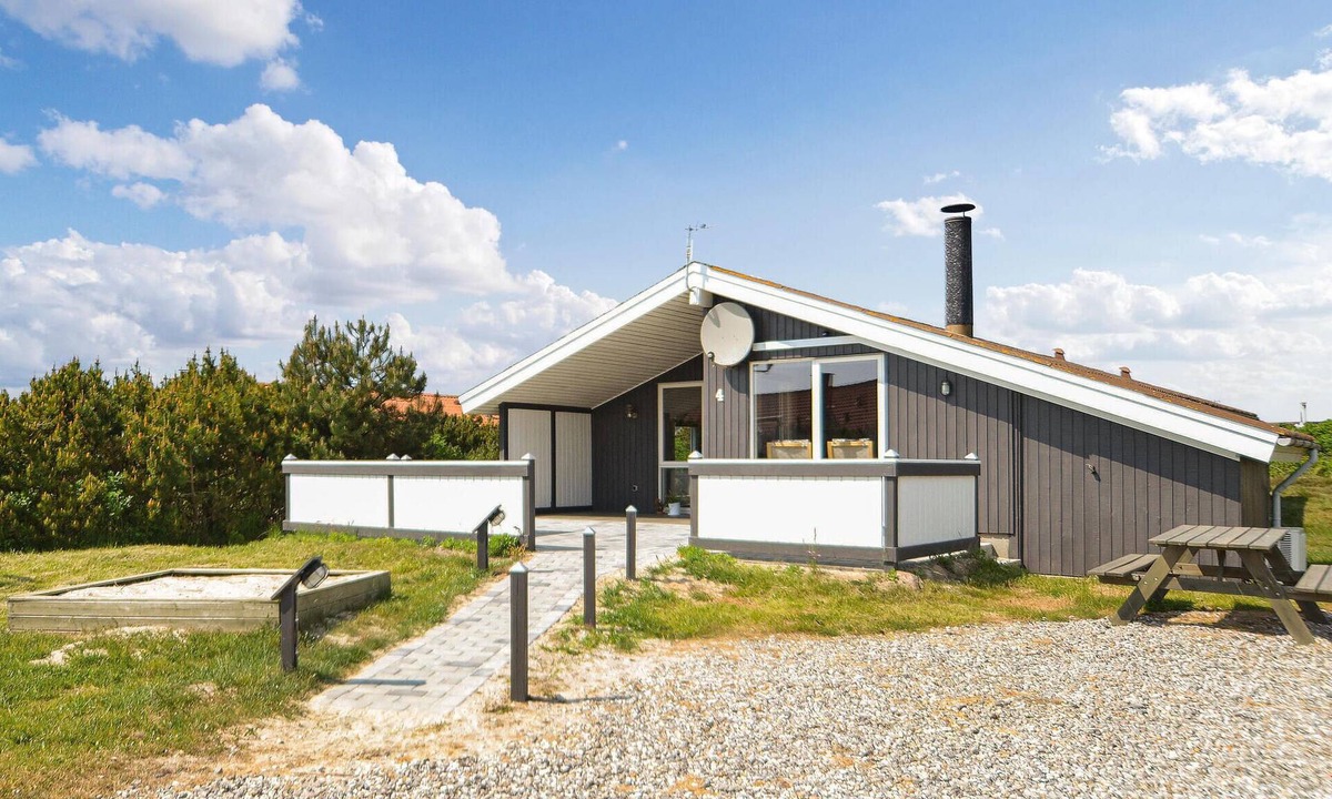 Bjerregaard House | Cozy home in Hvide Sande with sauna