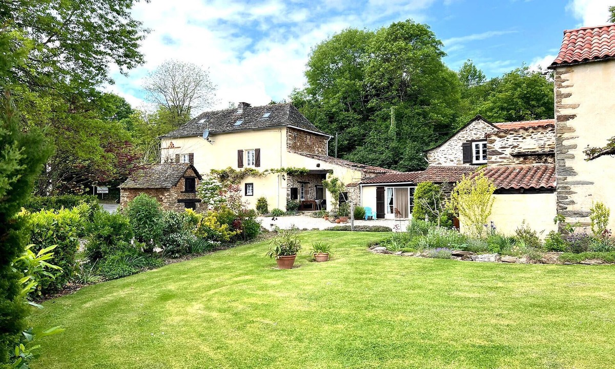 Jouqueviel House | Cozy home in Jouqueviel with swimming pool