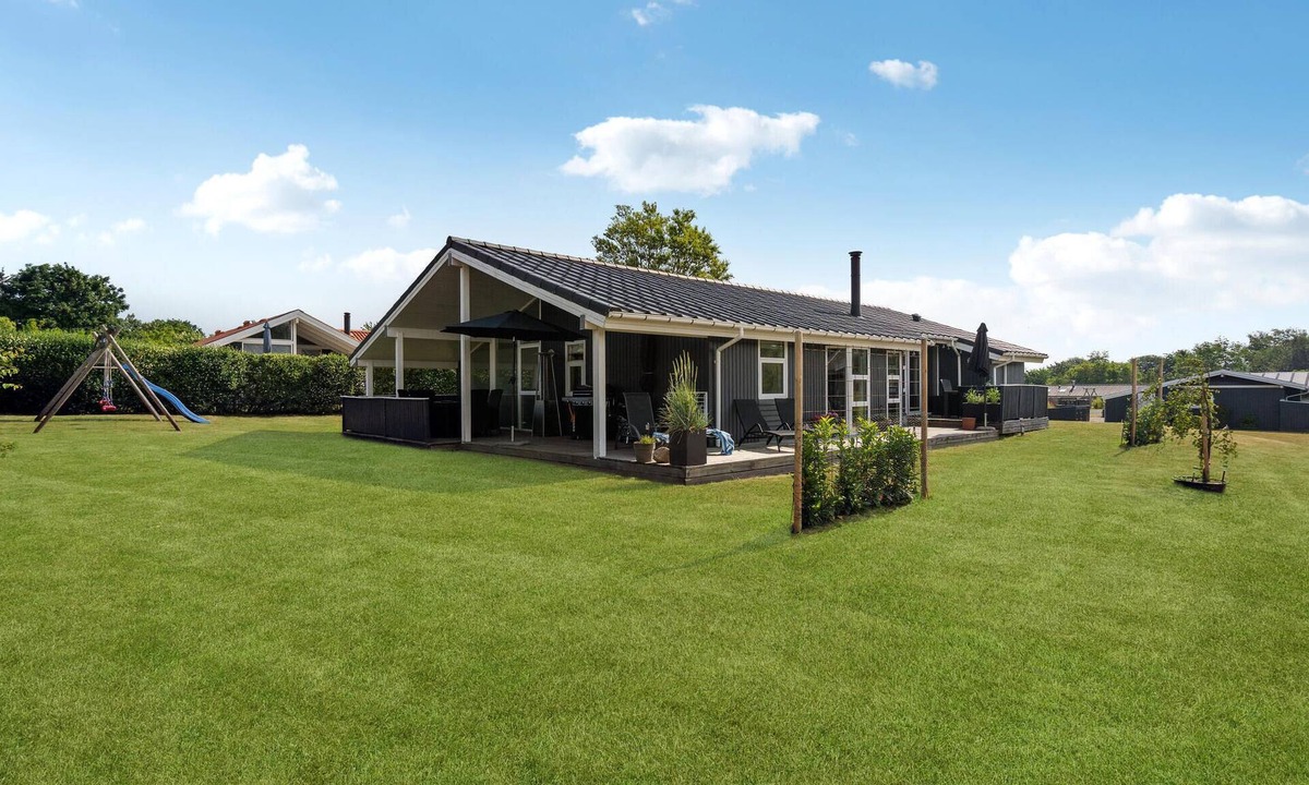 Pøt Strandby House | Cozy home in Juelsminde with sauna