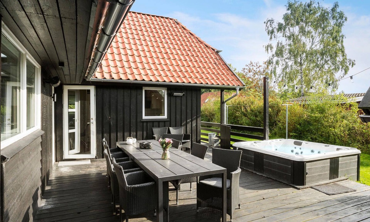 Pøt Strandby House | Cozy home in Juelsminde with sauna