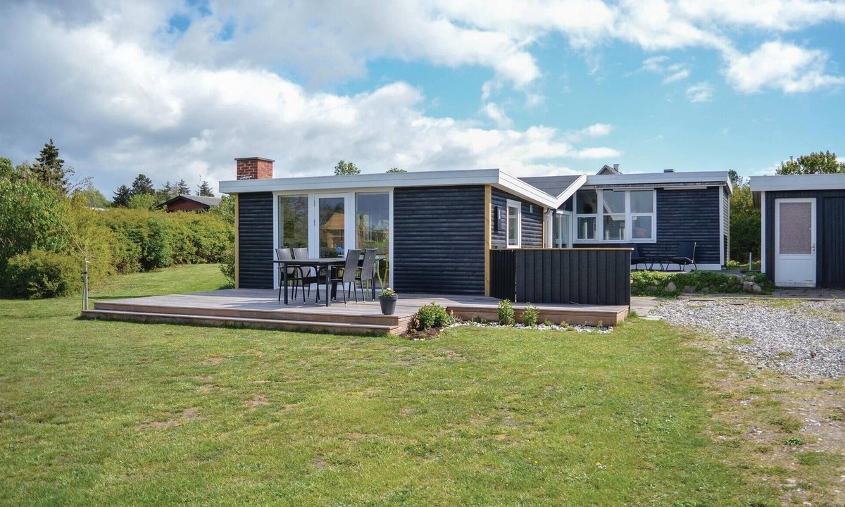 Skødshoved Strand House | Cozy home in Knebel with house sea view