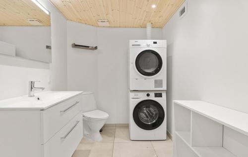 Trend House | Cozy Home In Løgstør With Sauna