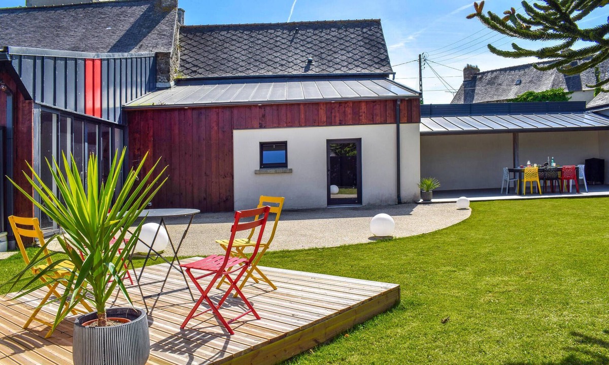 Le Vieux-Bourg House | Cozy home in Le Vieux-Bourg