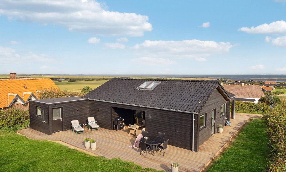 Lemvig House | Cozy home in Lemvig with house sea view