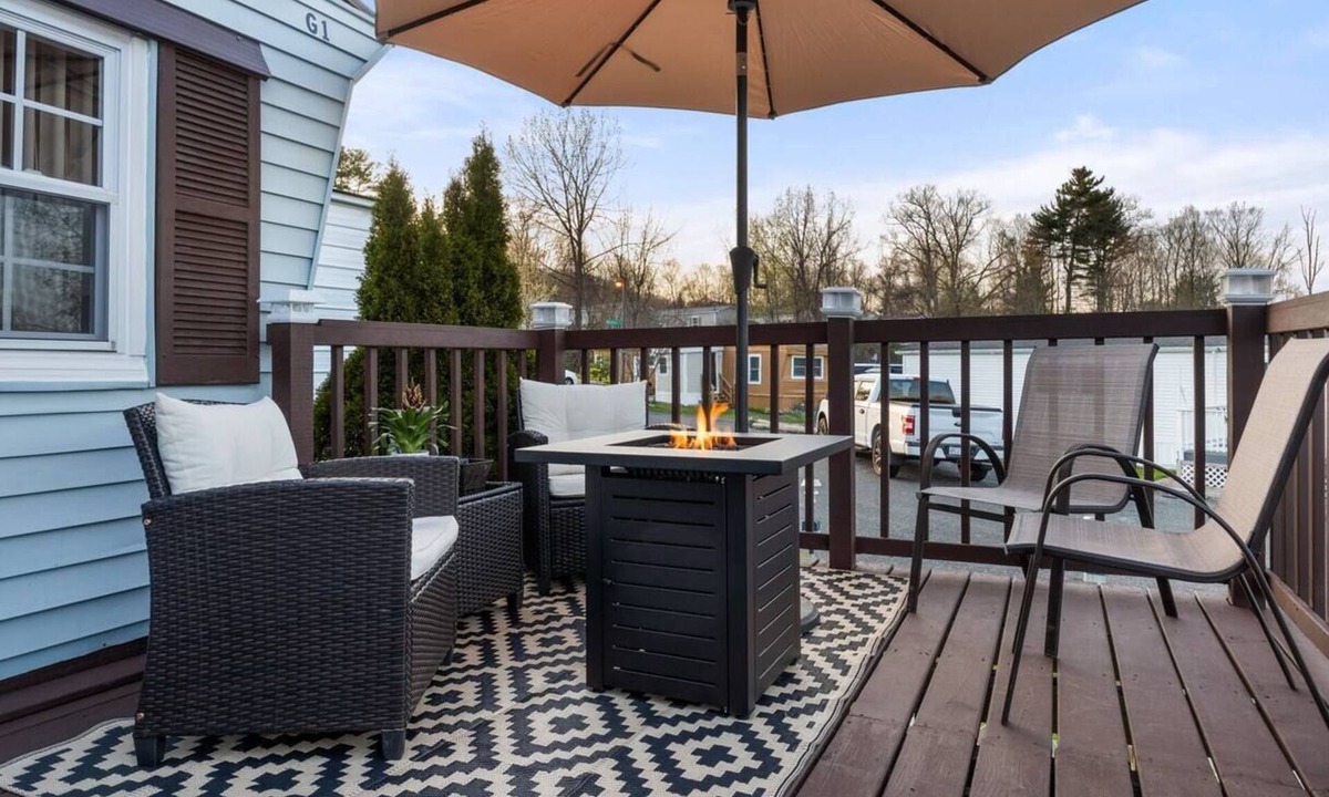 Lenox House | Cozy Home in Lenox