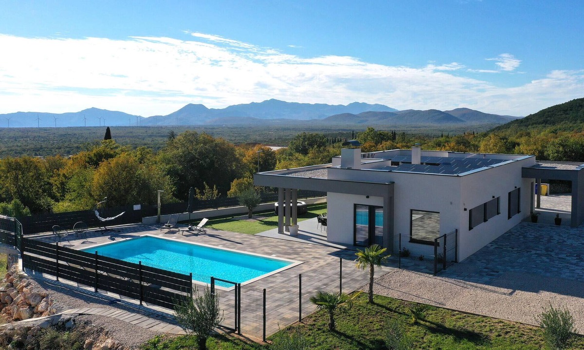 Lovrec House | Cozy home in Lovrec with private swimming pool, can be inside or outside