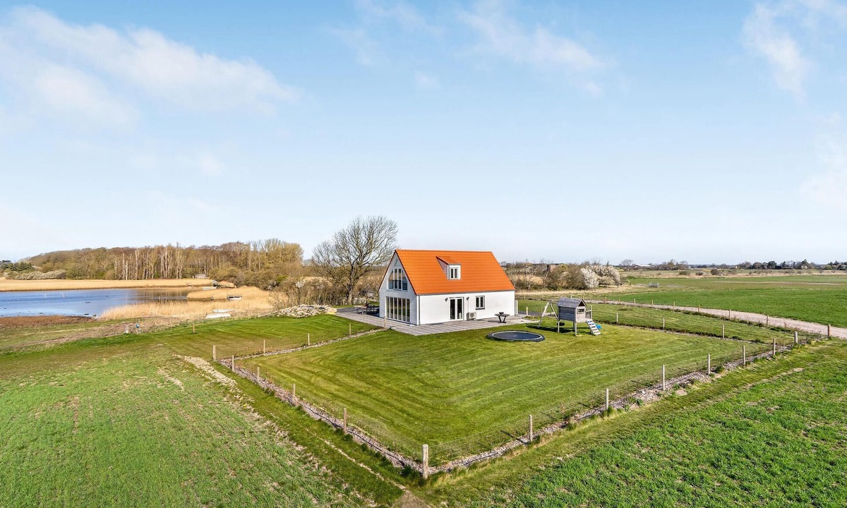 Lundby House | Cozy home in Lundby with house sea view