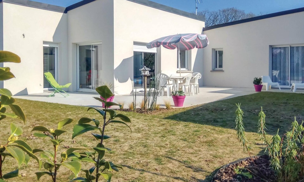 Matignon House | Cozy home in Matignon with WiFi