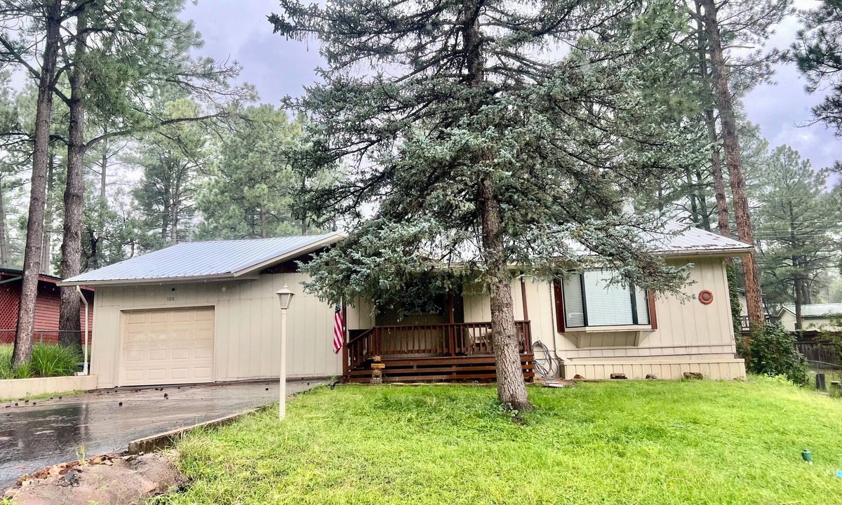 Ruidoso House | Cozy home in Mid-town Ruidoso. Enjoy the pool table and Hot tub.