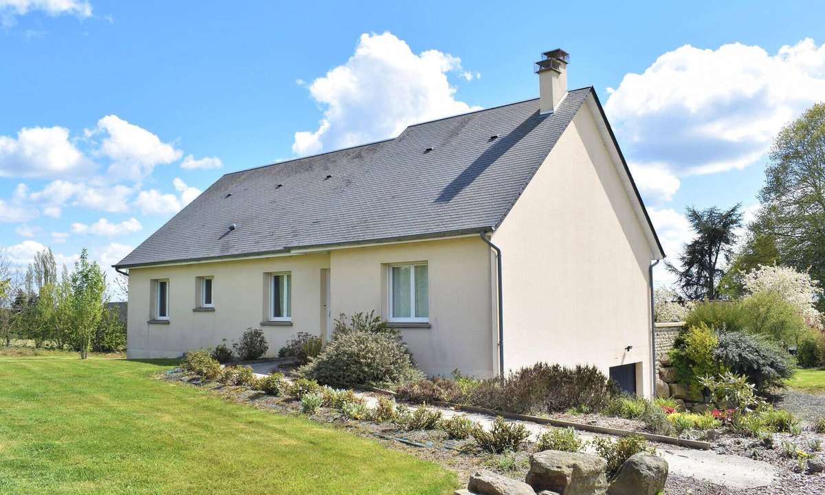 Montchamp House | Cozy home in Montchamp with kitchen