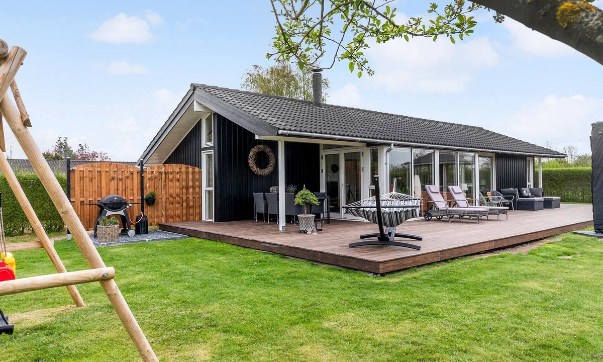 Knubbeløkke House | Cozy home in Nakskov with kitchen