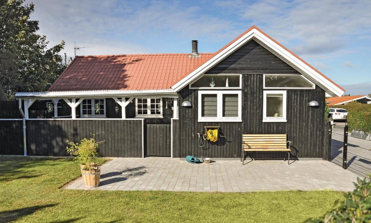 Nyborg House | Cozy home in Nyborg with kitchen