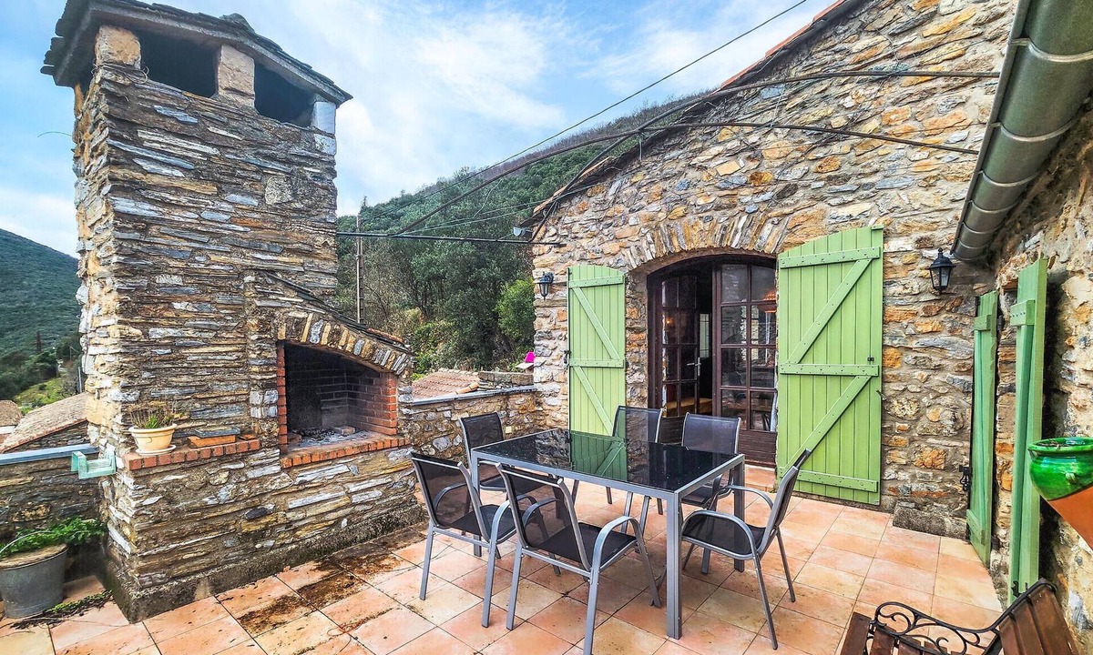 Olargues House | Cozy home in Olargues with kitchen