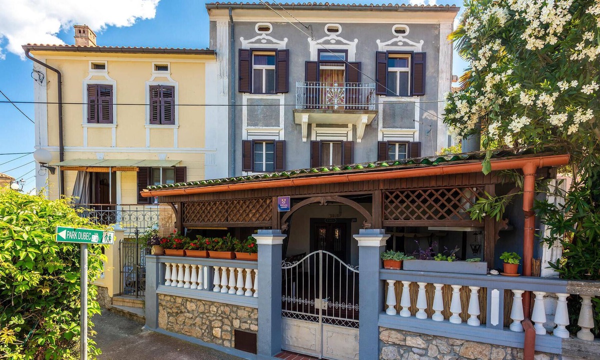 Omisalj House | Cozy home in Omisalj with kitchen
