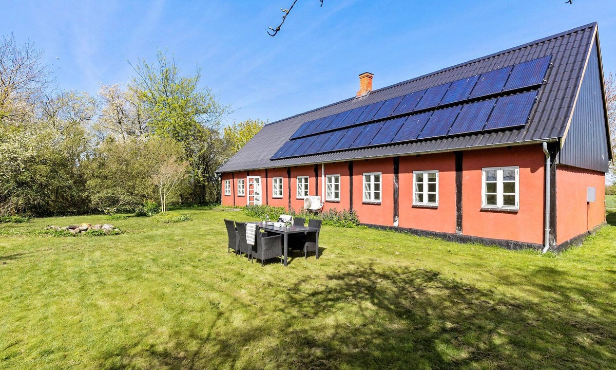Østermarie House | Cozy home in østermarie with kitchen