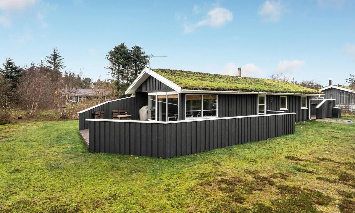 Rødhus House | Cozy home in Pandrup with kitchen