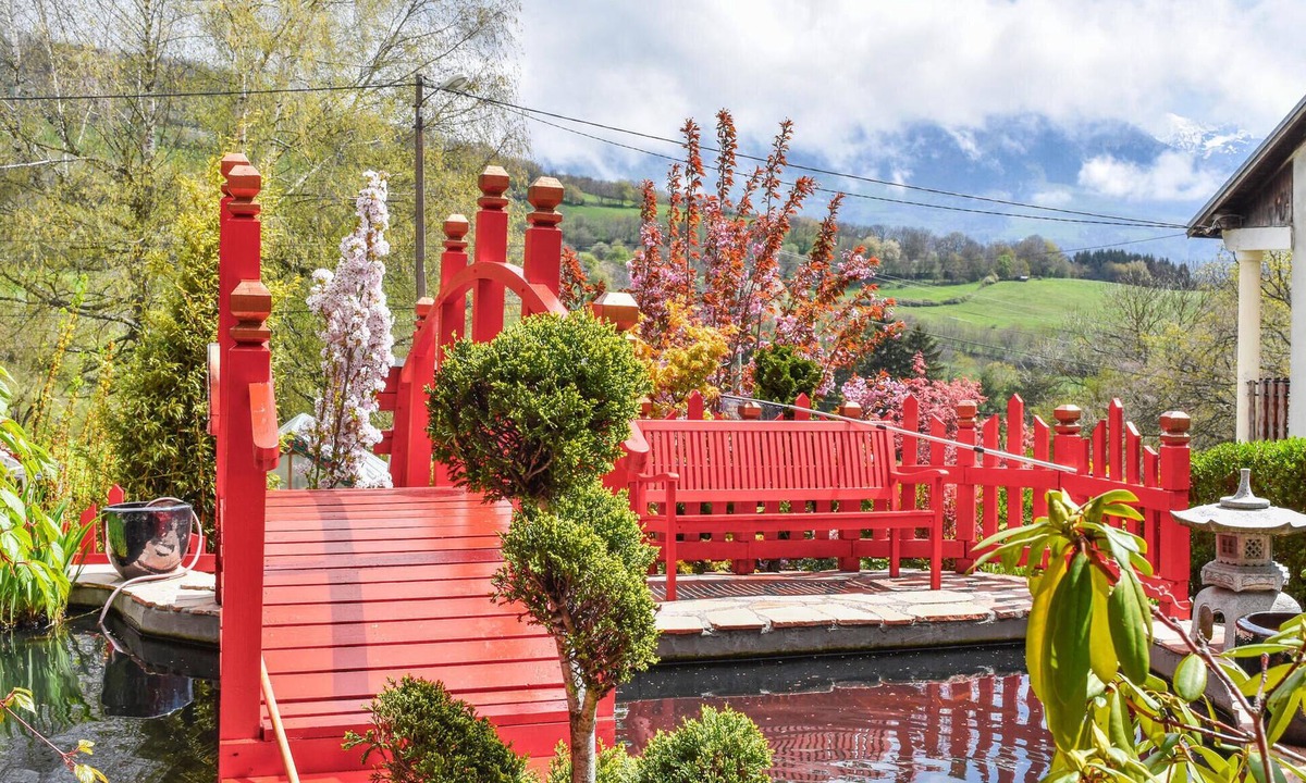 Pierre-Chatel House | Cozy home in Pierre-Châtel with WiFi
